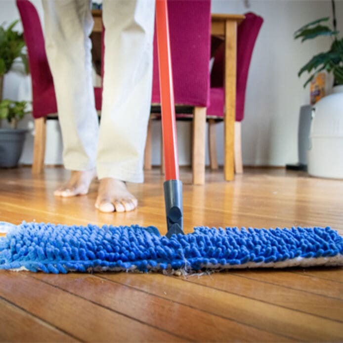 Trillen te binden Afwijking Hardwood Floor 'N More® Flip Mop | Household Cleaning Products Made for  Easy Cleaning | O-Cedar®